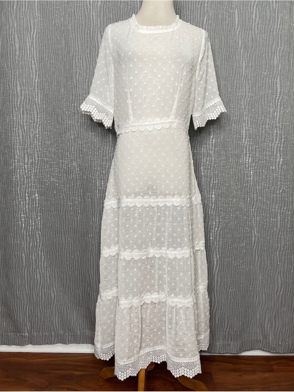 Lulu's “dreaming of you” Swiss Dot Midi Dress. * no underslip - Picture 2 of 8